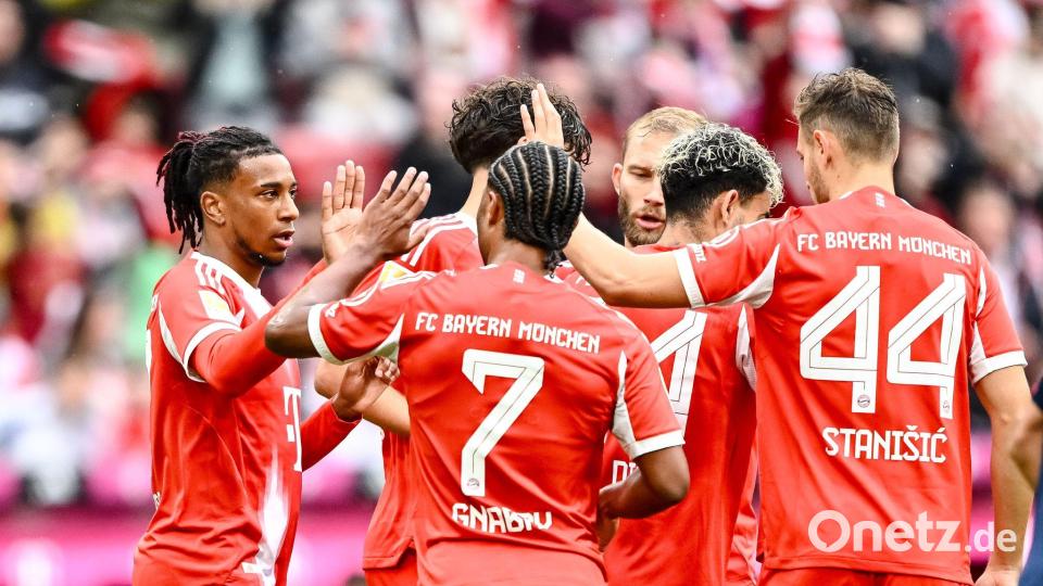 Michael Olise (links) traf gegen Lyon doppelt. Bild: Harry Langer/dpa