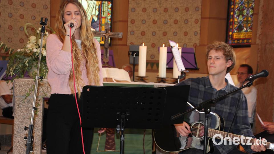 Larissa und Rolf aus Neusorg/Marktredwitz boten rockige Songs oder auch das &quot;Halleluja&quot; von Jeff Buckley. Bild: kro