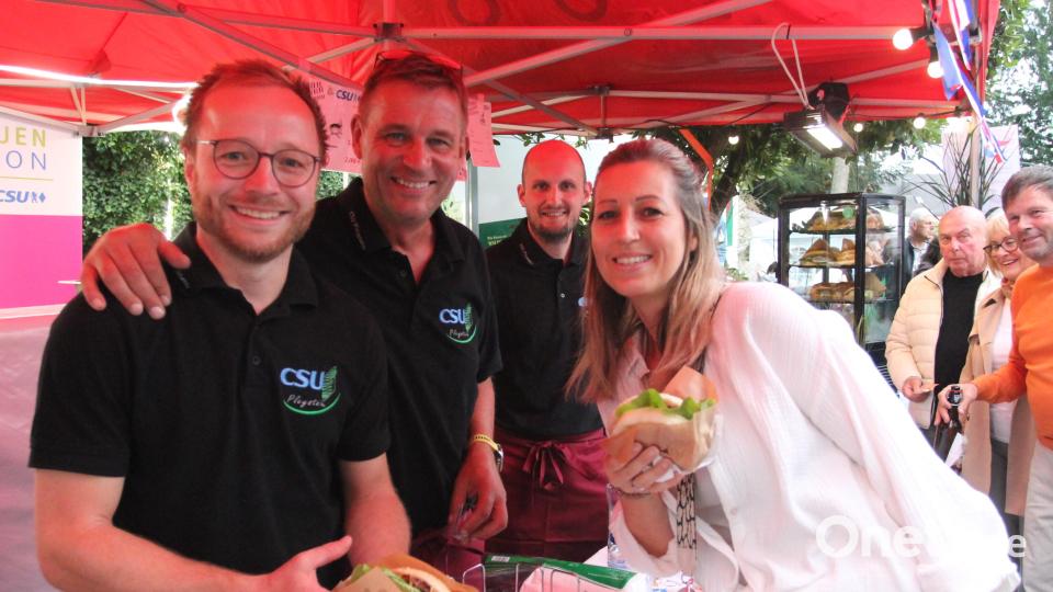 Man sieht es: Die Gäste genießen die Atmosphäre und das gute Essen in Pleystein. Bild: pi