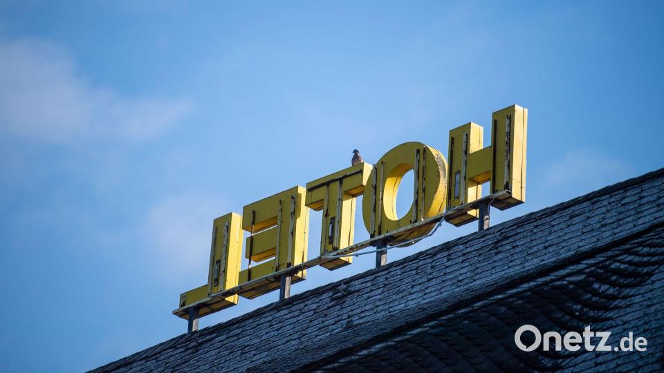 Die Zusammenarbeit mit Booking.com ist für viele Hotels alternativlos. (Symbolbild) Bild: Lino Mirgeler/dpa