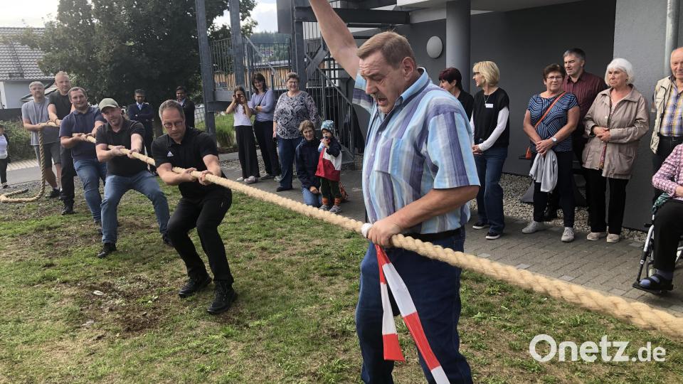 Für Schiedsrichter Josef Zwerenz (rechts) war der faire Wettbewerb am Seil eine leichte Aufgabe. Bild: wro