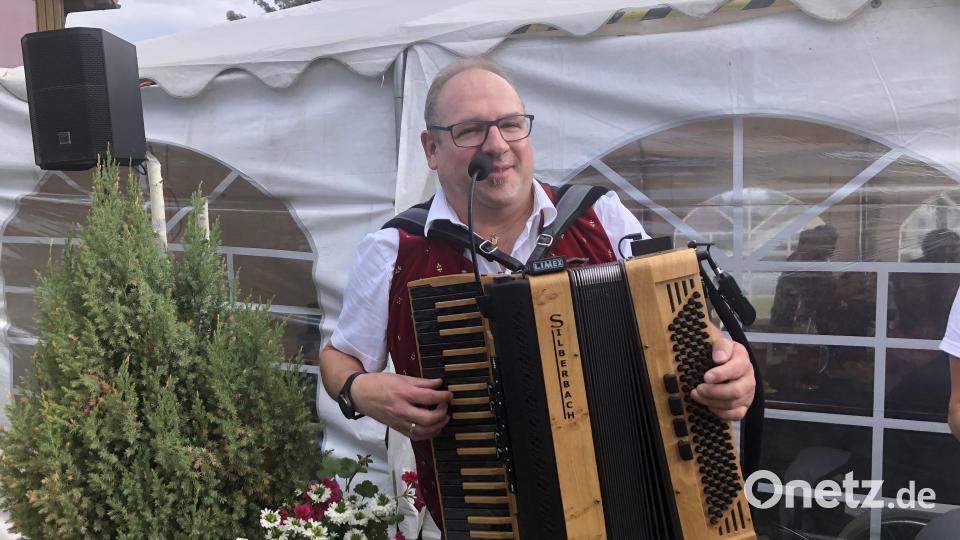 Für Unterhaltung - auch im Garten - sorgte Markus Brand aus Kastl bei Kemnath. Bild: wro