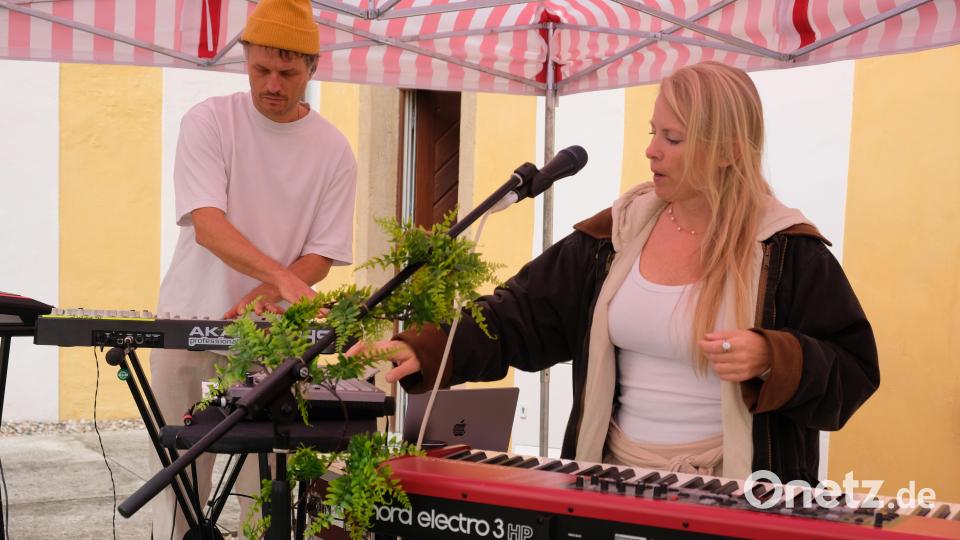 Die Band "Her Tree" mit Sängerin Alexandra Cumfe und Produzent Max Spindler demonstrierte, wie melodisch Naturgeräusche sein können. Bild: do