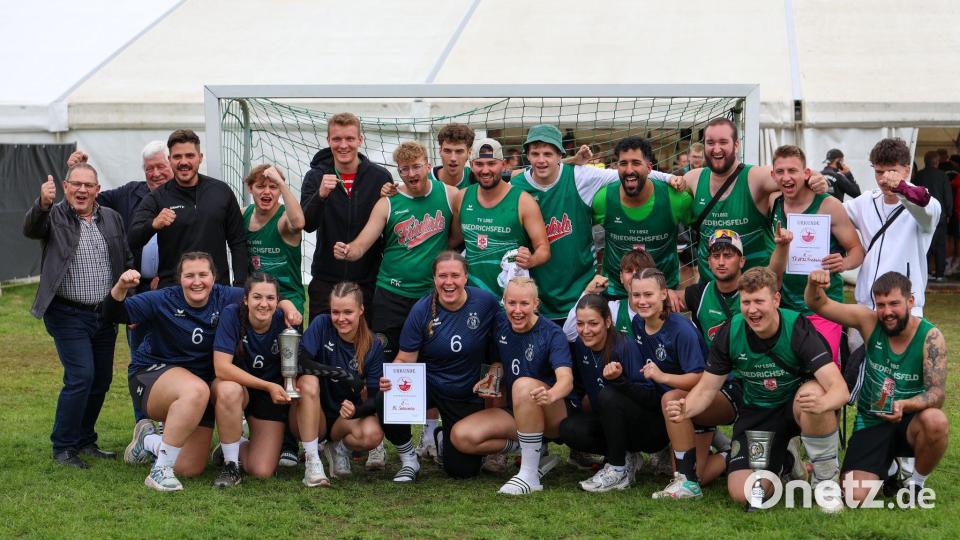 Die siegreichen Teams bei &quot;Handball rockt&quot; aus Sulzbach und Friedrichsfeld . Bild: Jessica Pflug