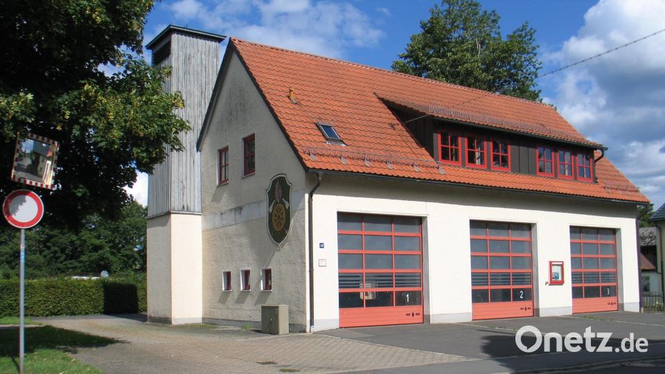 Die Gemeinde Immenreuth bietet das alte Feuerwehrgerätehaus zum Kauf an. Bild: bkr