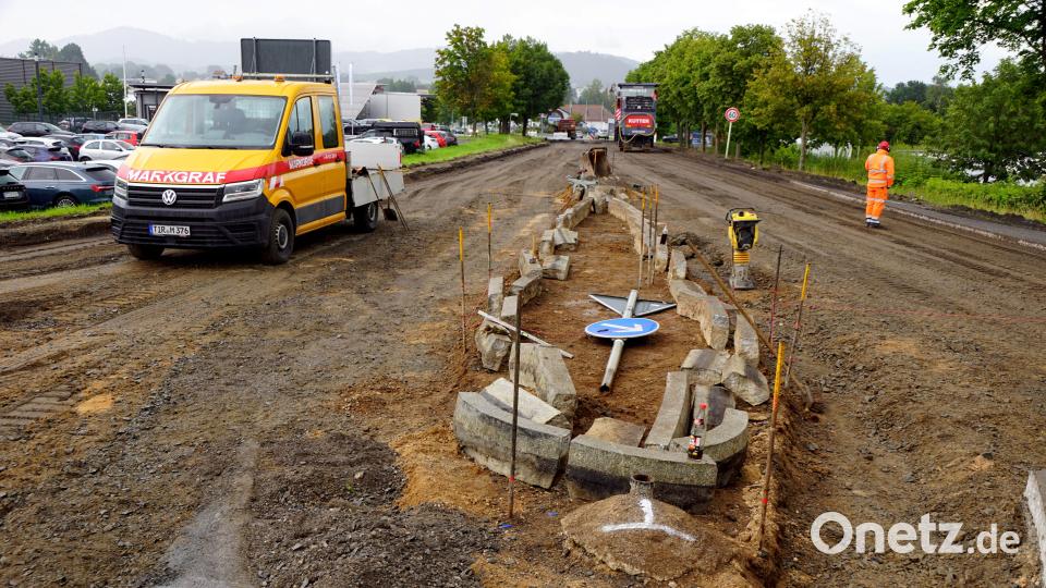 Bereits gesperrt ist die Zufahrt in die Bayreuther Straße von der Staatsstraße 2665 kommend bis zur Rewe-Einfahrt. Bild: bkr