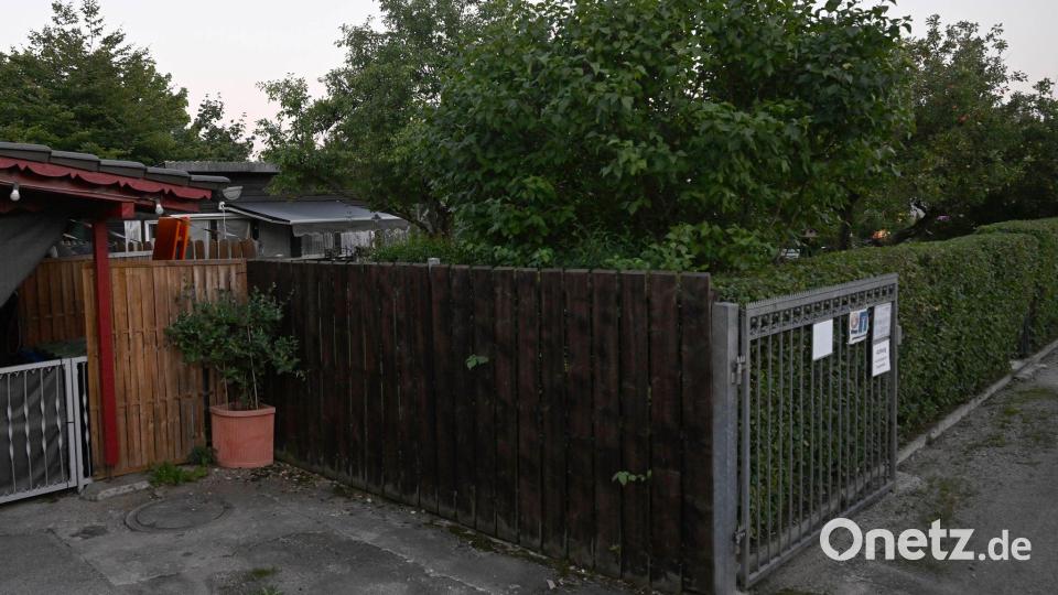In einer Kleingartenanlage in München wurden mehrere Menschen wohl bei einem Gasaustritt schwer verletzt. Mindestens ein Mann ist tot. Bild: Felix Hörhager/dpa