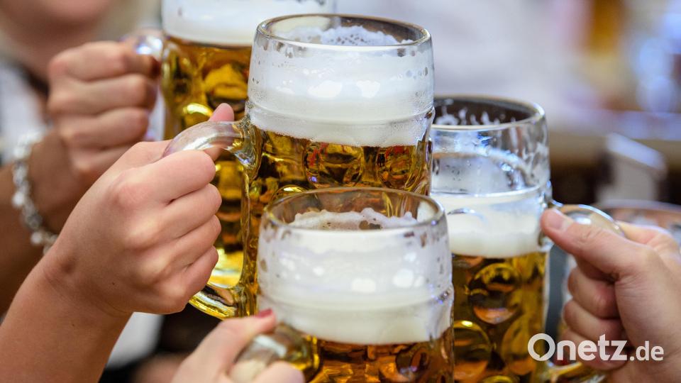 Auf dem Bürgerfest in Mantel kostet die Mass Bier in diesem Jahr erstmals 8,80 Euro. Symbolbild: Matthias Balk