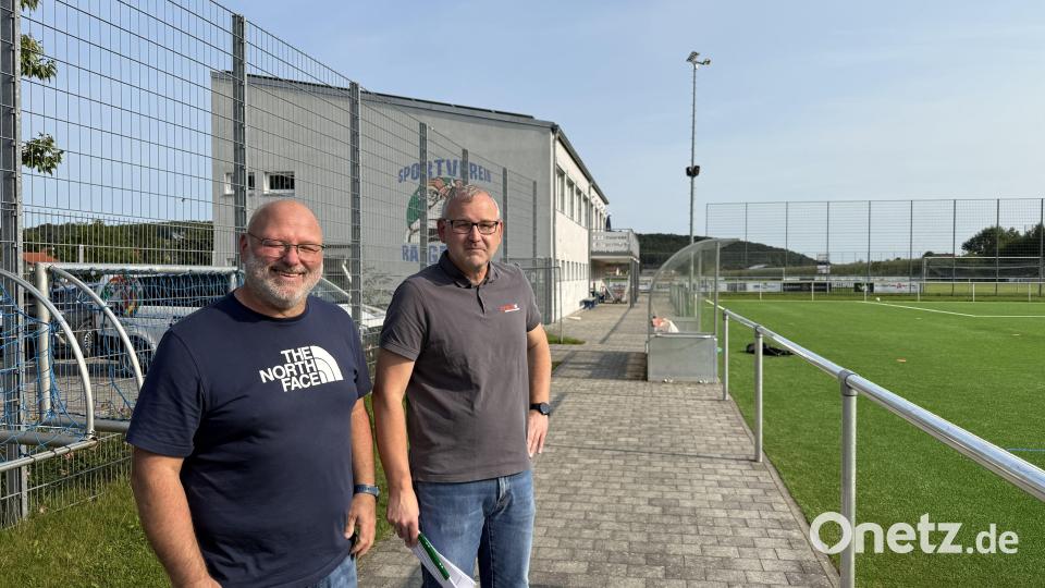Jürgen Zweck (rechts) ist Vorsitzender des SV Raigering. Wolfgang Franz ist als dritter Vorsitzender für die Liegenschaften zuständig. Bild: upl
