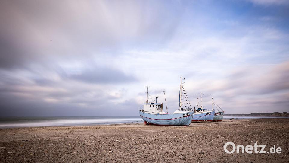 Fischerboote warten am Thorup Strand auf den nächsten Einsatz. Bild: Peter Müller