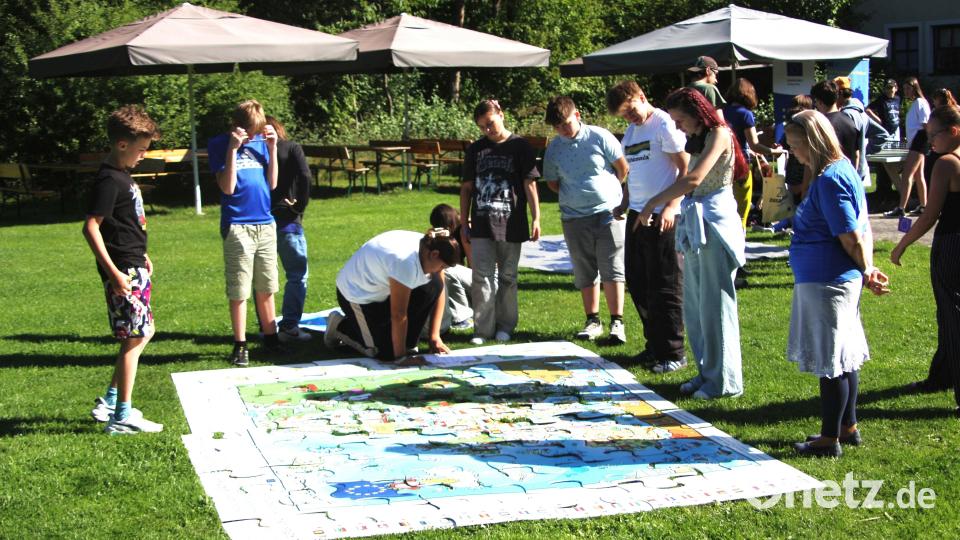 Zu den Aufgaben beim Workshop am vergangenen Freitag gehörte ein großes Europa-Puzzle. Bild: wro