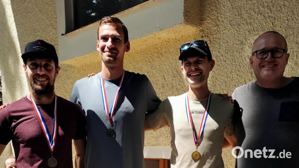 Die Oberpfalzmeister der Herren: von links Dritter Martin Stegerer (TV BUL), Zweiter Joachim Baumer (SWC Regensburg) und Sieger Markus Bergler (SV Amberg) Bild: Franz Pretzl
