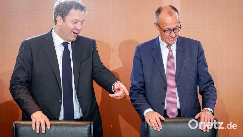 Die Chefs der Koalition, Kanzler Friedrich Merz (CDU, rechts) und Vizekanzler und SPD-Chef Lars Klingbeil begegnen sich auf Augenhöhe. (Archivbild) Bild: Kay Nietfeld/dpa