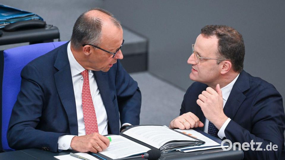 Fehlt Bundeskanzler Friedrich Merz (links) und Fraktionschef Jens Spahn (beide CDU) das nötige Frühwarn-Radar für die Stimmung unter den Abgeordneten in der Unionsfraktion? (Archivbild) Bild: Katharina Kausche/dpa