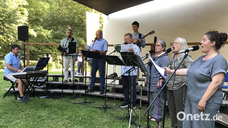 &quot;In your name&quot;, die Gruppe um Gerhard Kraus und Benno Englhart, sang sich in die Herzen der Bergfestbesucher. Bild: mma