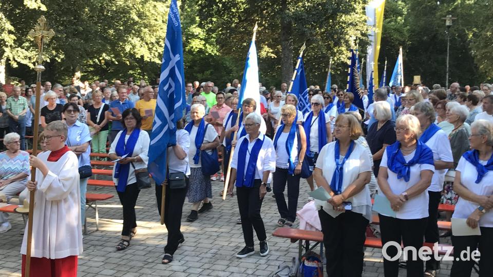 Elf Zweigvereine zogen bei der Frauenbundwallfahrt zum Freialtar. Bild: mma