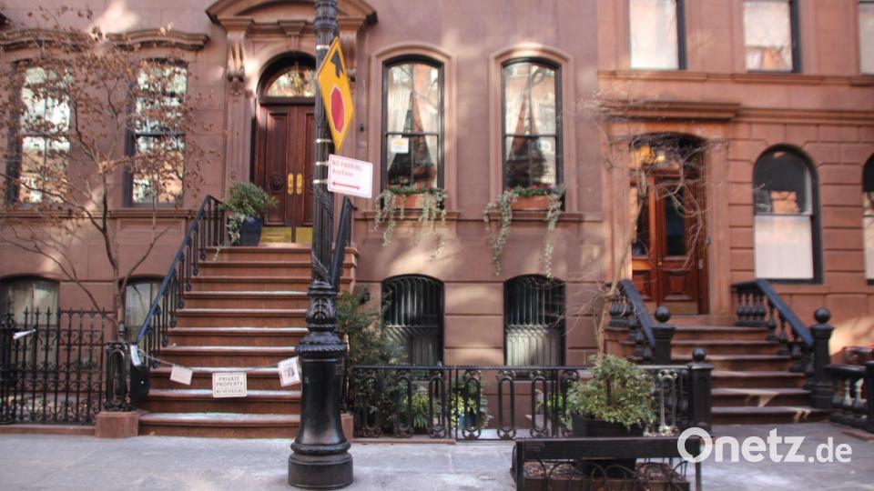 Das Haus von Hauptfigur Carrie Bradshaw (Sarah Jessica Parker) aus der Serie „Sex and the City“ im New Yorker West Village. (Archivbild) Bild: Christina Horsten/dpa