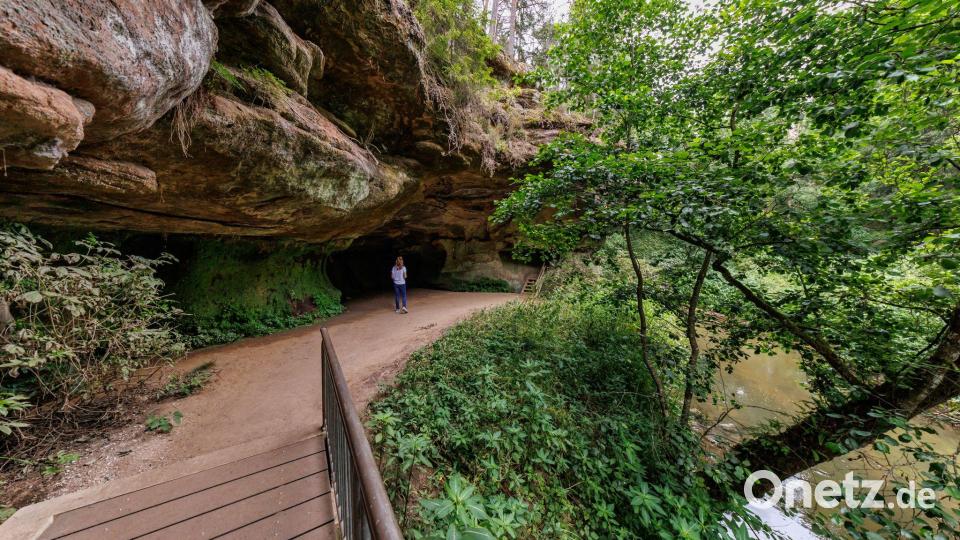 Soziale Medien und Outdoor-Portale haben die Schwarzachklamm auch weit über die Region hinaus bekannt gemacht - und das vsorgt zum Teil für Probleme. Bild: Daniel Karmann/dpa