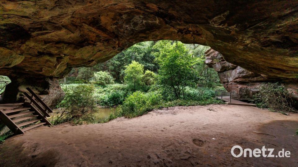 In der Schwarzachklamm hat sich der gleichnamige Fluss zwei Kilometer durch den Burgsandstein gegraben. Bild: Daniel Karmann/dpa