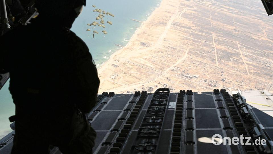Bundeswehr setzt erneut Hilfsgüter über Gaza ab Bild: Sven Käuler/dpa