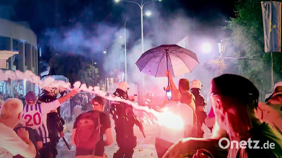 Schon seit Monaten gibt es massive Proteste gegen die Regierung in Serbien. Bild: Uncredited/N1 Serbia/AP/dpa