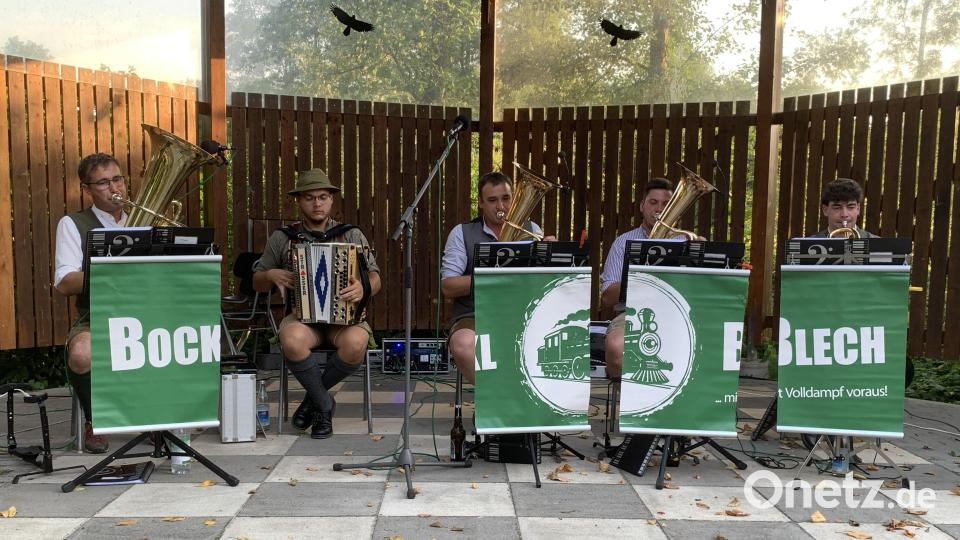 Ein musikalisches Highlight bot die Gruppe Bockl Blech beim Finale der Serenaden in der Freizeitanlage in Neustadt. Bild: adj