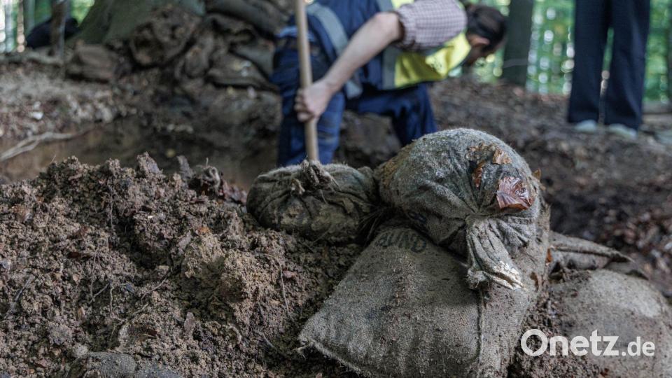 Archäologen haben in Schleswig-Holstein Bundeswehr-Sandsäcke gefunden. Bild: Markus Scholz/dpa