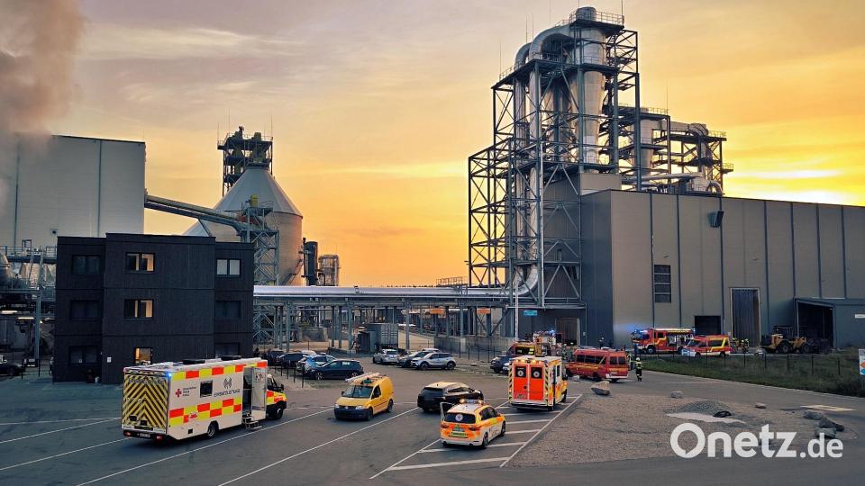Viele Einsatzkräfte wurden am Freitagmorgen nach Hütten alarmiert. Bild: jma