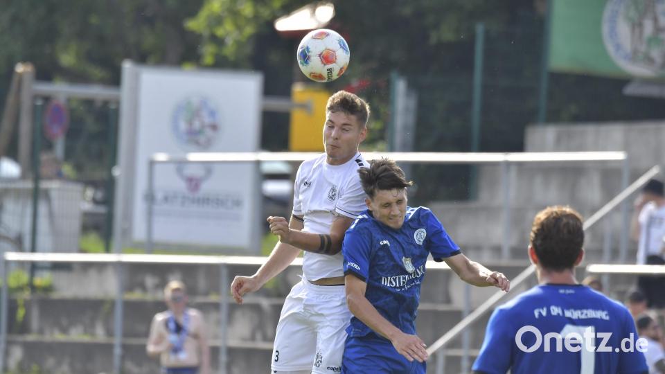 Der Gebenbacher Fabian Vogl (links) beim Kopfball. Bild: Hubert Ziegler