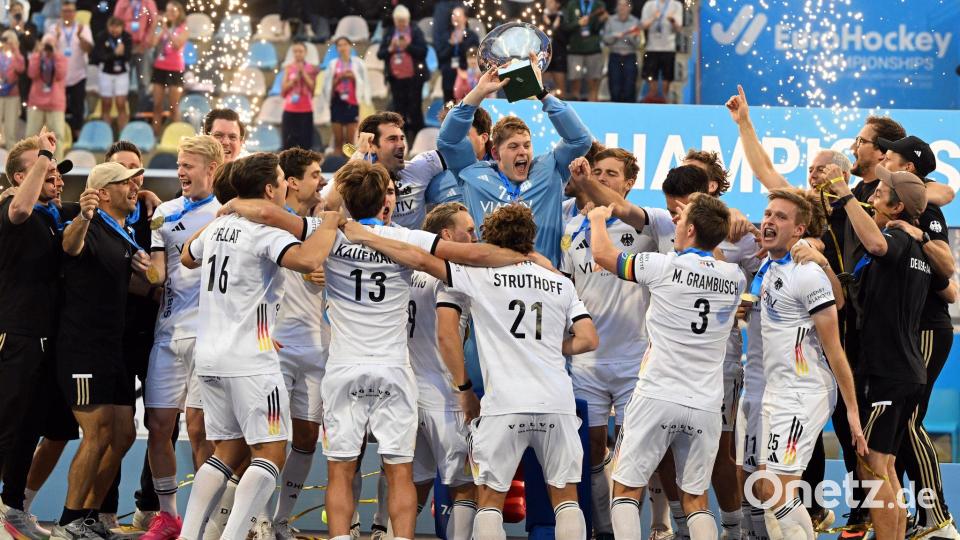 Das deutsche Hockey-Team feiert den insgesamt neunten EM-Titel. Bild: Federico Gambarini/dpa