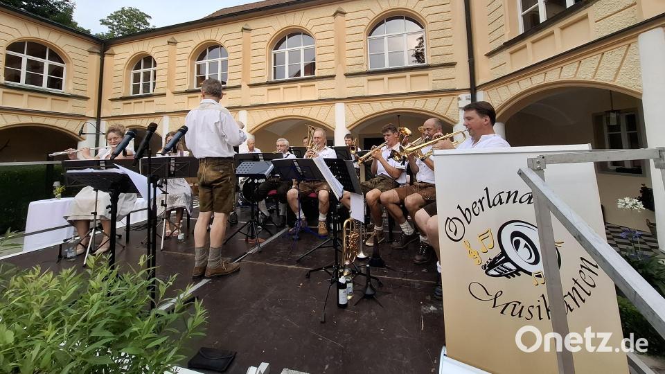 Die &quot;Oberland Musikanten&quot; spielten auf Schloss Guteneck. Bild: jua