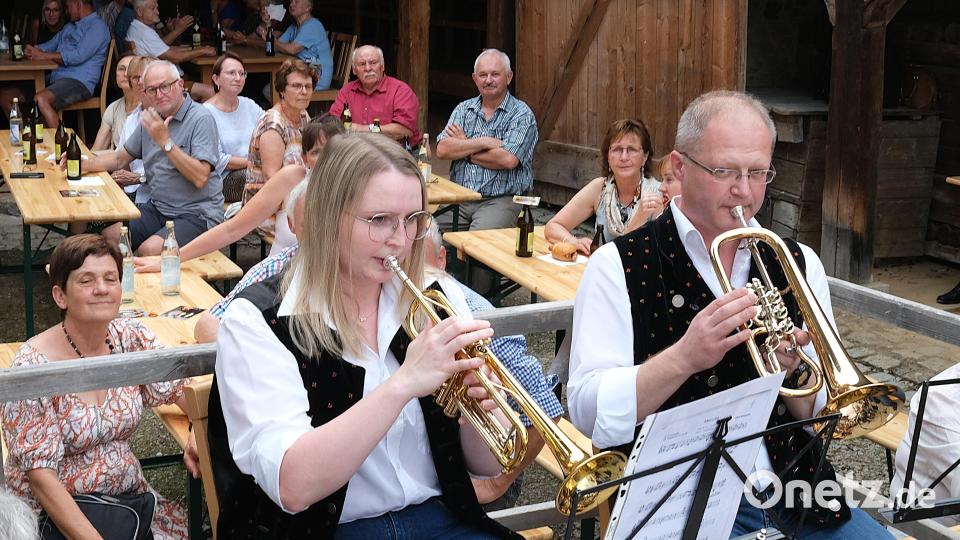 &quot;Zünftig aufgespielt&quot; haben die Nabburger Musikanten beim Stammtisch im Bauernmuseum in Perschen. Bild: Hirsch