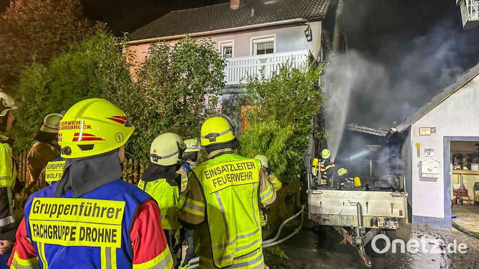 Ein Großaufgebot an Einsatzkräften war am Freitagabend bei einem Brand in Wolfsbach gefordert. Bild: Kreisbrandinspektion Amberg-Sulzbach