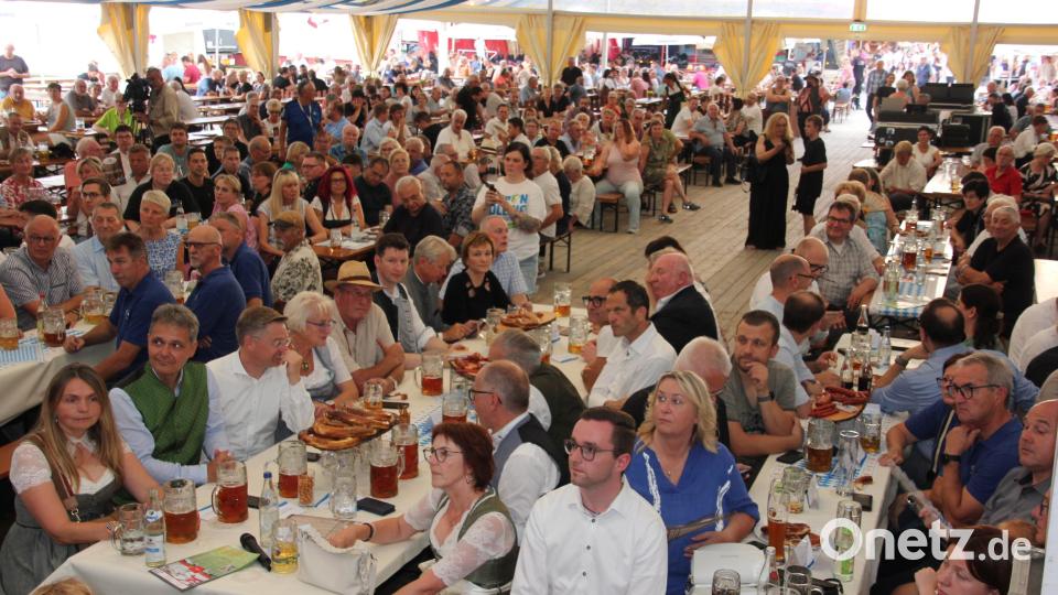 Hervorragend besucht, war der CSU-Dämmerschoppen im Festzelt des Wiesenfestes. Bild: kro