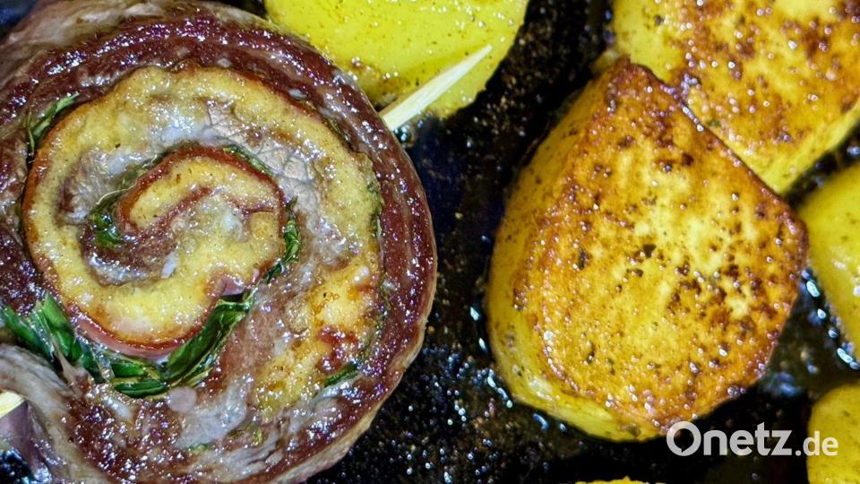 Aufgerollt und mit Holzspießchen kommt das Flanksteak ganz anders daher als Griller es sonst kennen. Bild: Florian Wagner, Stiftlandgriller e.V.