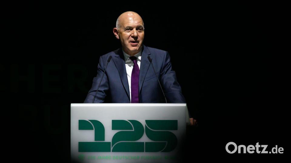 DFB-Boss Bernd Neuendorf bezieht Stellung zu Rassismusvorfällen. Bild: Hendrik Schmidt/dpa