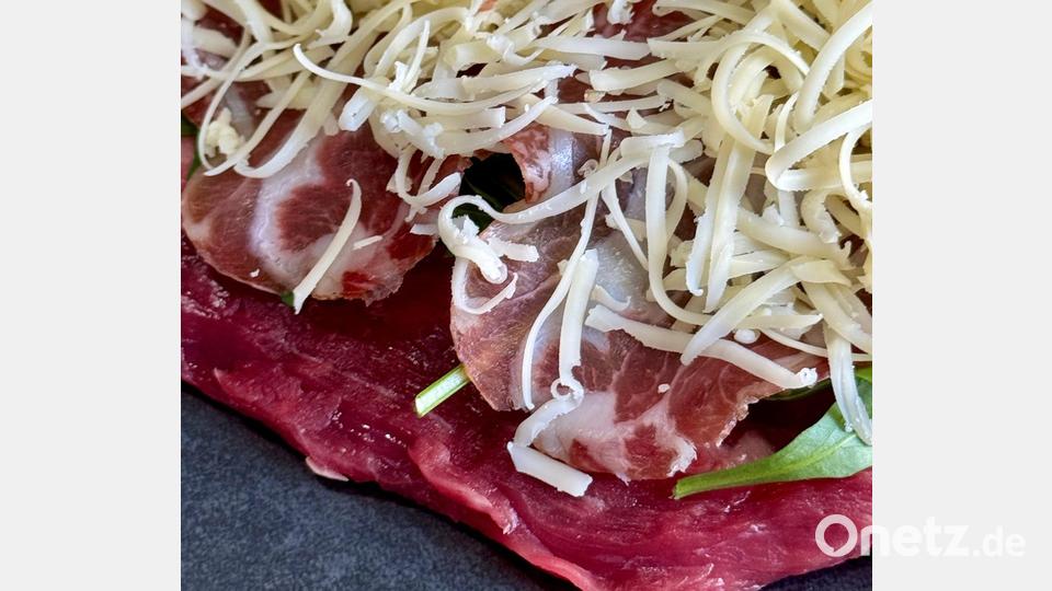 ... und geriebener Käse, bevorzugt Bergkäse. Bild: Florian Wagner, Stiftlandgriller e.V.