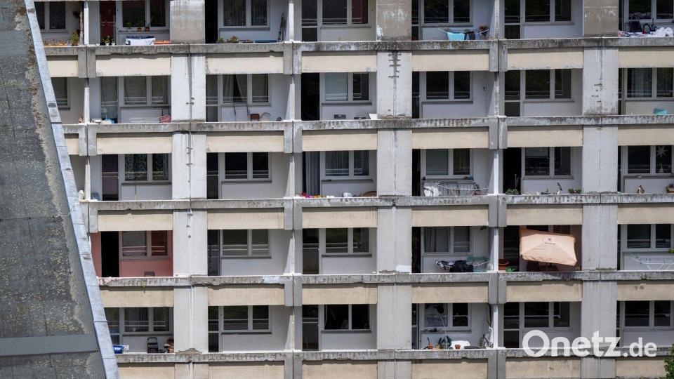 Ein ostdeutsches Klischee: Leben im Plattenbau. (Archivbild) Bild: Monika Skolimowska/dpa