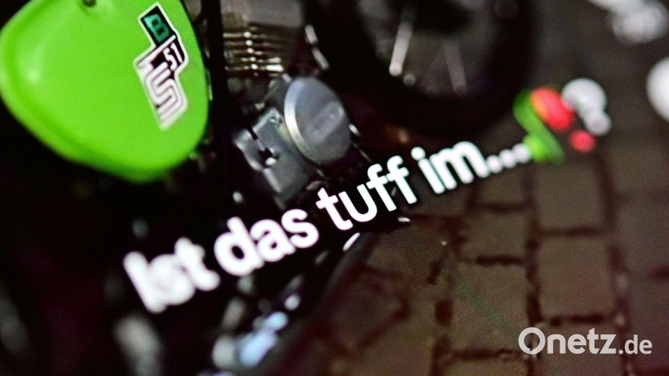 Auch Mopeds der Marke Simson tauchen häufig in den Videos auf. Bild: Sebastian Gollnow/dpa