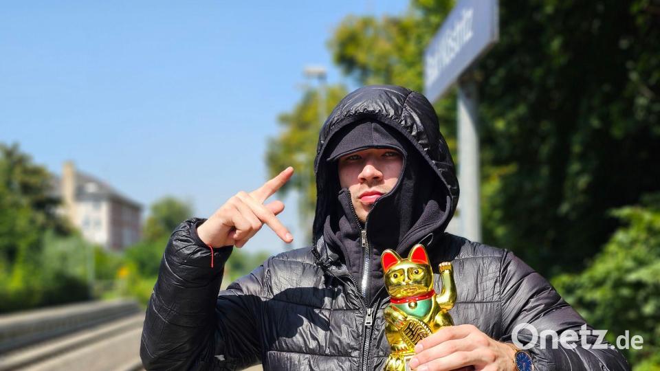 Fjodor Busik will mit Tiktok-Videos Aufmerksamkeit für Ostdeutschland erzeugen. Bild: Mike Müller/dpa