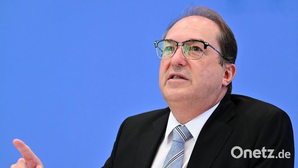 Bundesinnenminister Alexander Dobrindt (CSU) will die angekündigte Speicherpflicht für IP-Adressen zügig umsetzen. Bild: Sebastian Christoph Gollnow/dpa