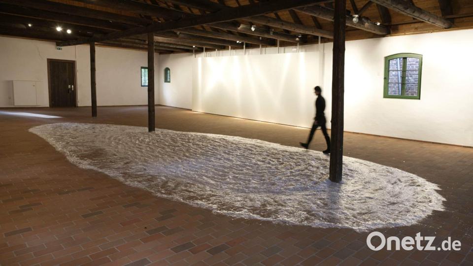 Louise Lang plant eine Installation aus hunderten hauchdünnen Glasblasen. Bild: Peter Hübbe