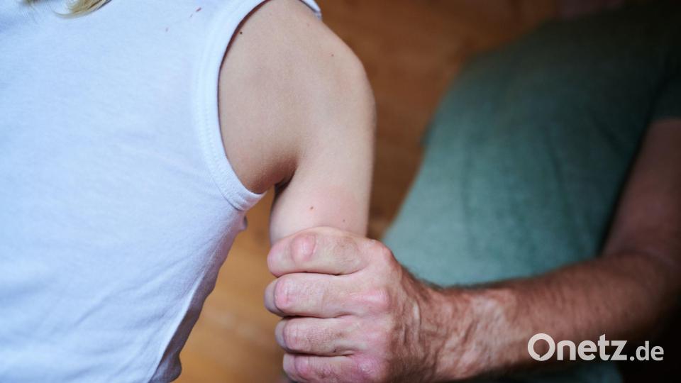 Die Fallzahlen im Kriminalitätsbereich Kindesmissbrauch liegen auf einem unverändert hohen Niveau. (Symbolbild) Bild: Annette Riedl/dpa