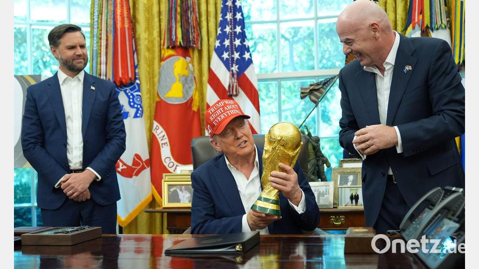 Wenn gute Freunde den Fußball lieben. Bild: Jacquelyn Martin/AP/dpa