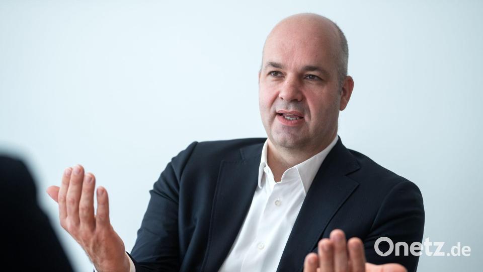 DIW-Präsident Marcel Fratzscher zieht mit einem Vorschlag für eine Rentner-Pflichtjahr Kritik auf sich. (Archivbild) Bild: Bernd von Jutrczenka/dpa