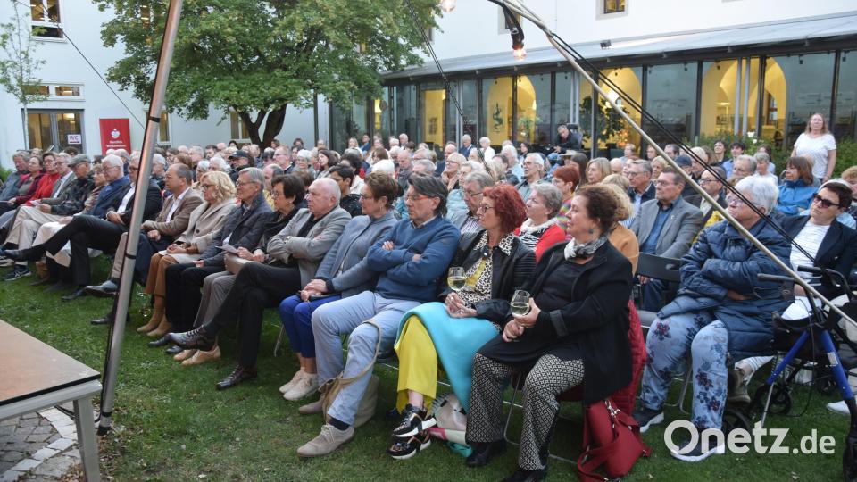 Über 300 Besucher genossen den Abend und die Musik in der Regionalbibliothek. Bild: fz