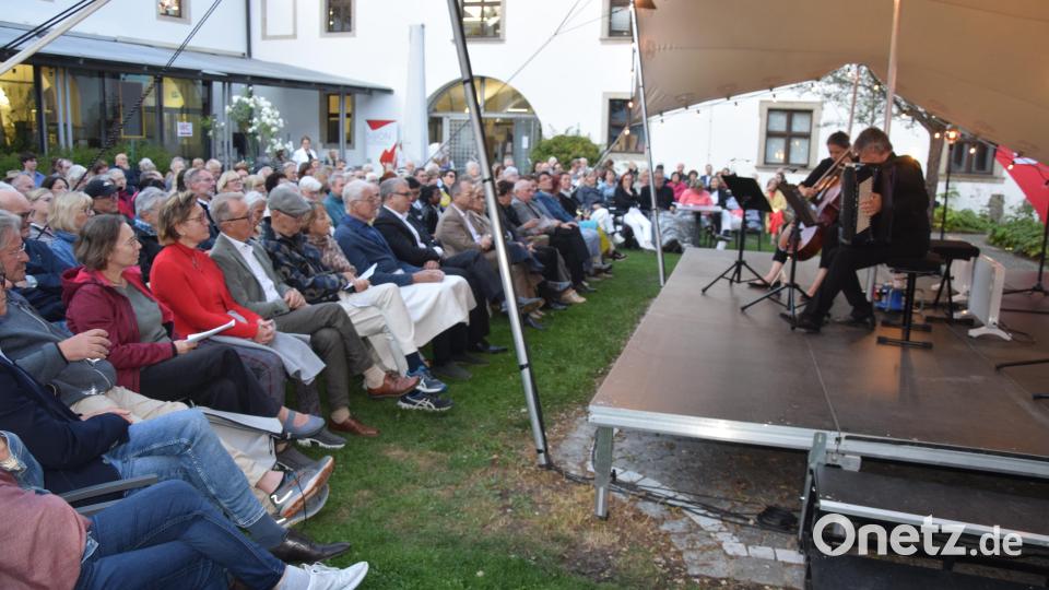 Der Innenhof bot ein stimmungsvolles Ambiente. Bild: fz