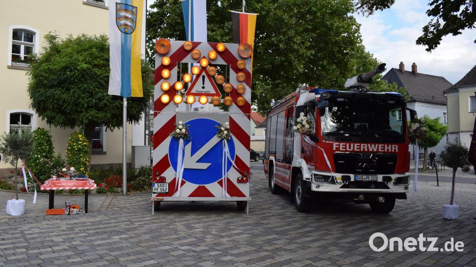 Ein Tanklöschfahrzeug TLF 3000 ST, ein Verkehrssicherungsanhänger und eine Drohne steigern die Einsatzbereitschaft der Feuerwehr Pfreimd. Bild: bnr