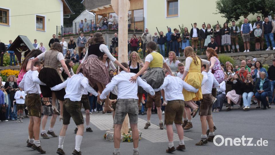 Tolle Tänze, ausgefallene Choreographie. Die Besucher bejubeln die Darbietungen. Bild: fz