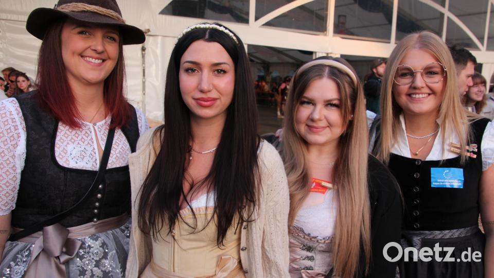 Obwohl am Sonntagabend weniger los war, hatten diese vier jungen Damen aus dem Raum Neustadt dennoch ihren Spaß. Bild: kro